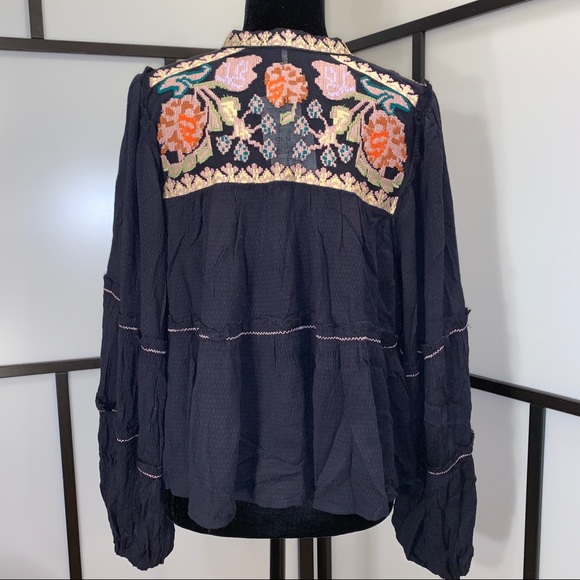 🆕HP🖤🆕Free Blouse w Floral Embroidery - Picture 7 of 13